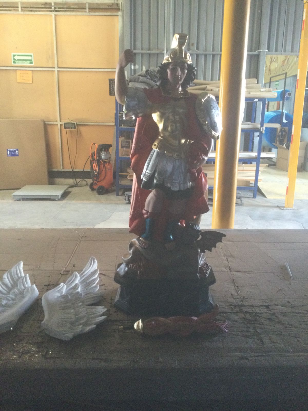 Pieza de artesanía, pintura o escultura 28